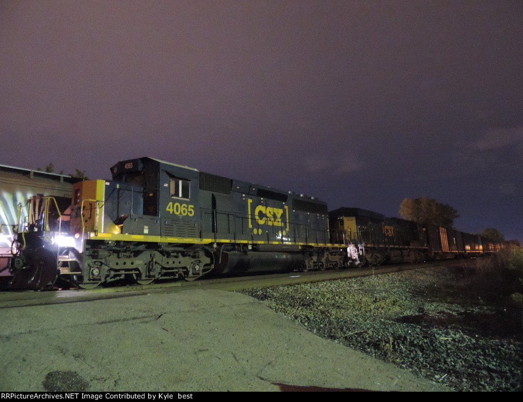 CSX 4065 on M627